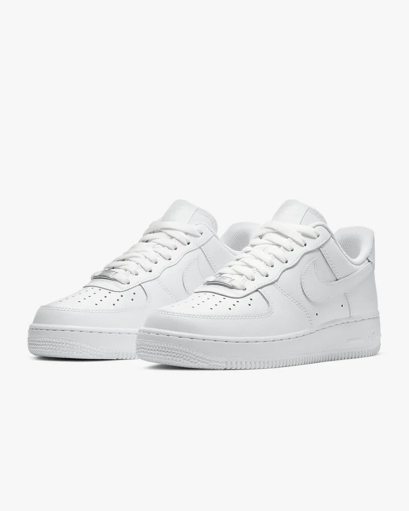 Nike Air Force 1 ’07 – Triple White