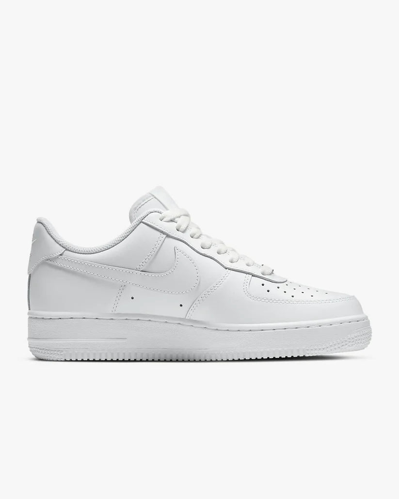 Nike Air Force 1 ’07 – Triple White